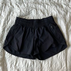Lululemon Track That High Rise 3" Lined Short in Black *SIZE 6*
